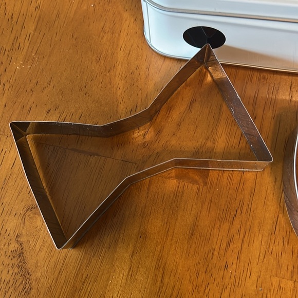 Lenox Kate Spade New York Baking Cookie Cutters with Tin - Picture 3 of 6